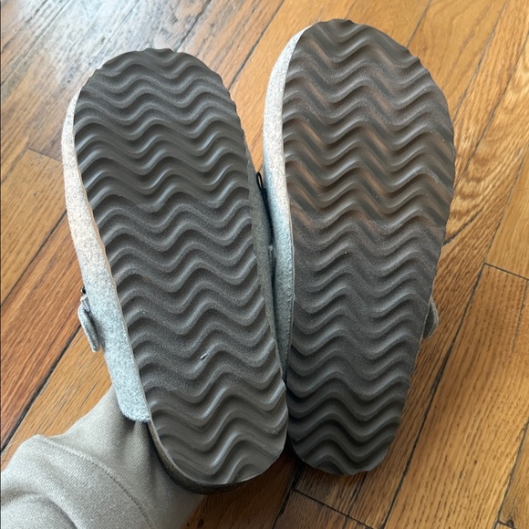 NWT Gap Gray Felt Clogs with Buckle 8 - Picture 4 of 5